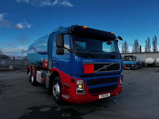 Side View: 2011 Volvo FM370 6x2 fuel tanker with 19,000-liter aluminum tank, 4 compartments, and Gardner Denver metering.