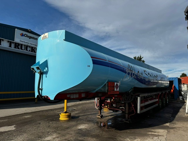 2008 Lakeland 42,800-liter fuel tanker trailer | Worldwide Shipping | Clugston International |