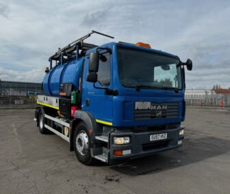 Side View: 2008 MAN TGM 18.240 ADR vacuum tanker with 4,500L x 2 waste compartments, 1,500L clean water tank, and jet wash hose reel.