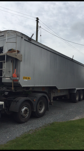 Used Fruehauf Bulk Tipper Trailer 2009 | UK Truck & Trailer Exports to Africa | Durable & Efficient Bulk Transport Solution | Clugston International