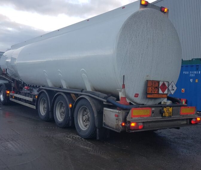 Used 2006 Magyar Fuel Tanker for Export to Africa: Efficient & Durable UK-Sourced Solution for Fuel Transportation.