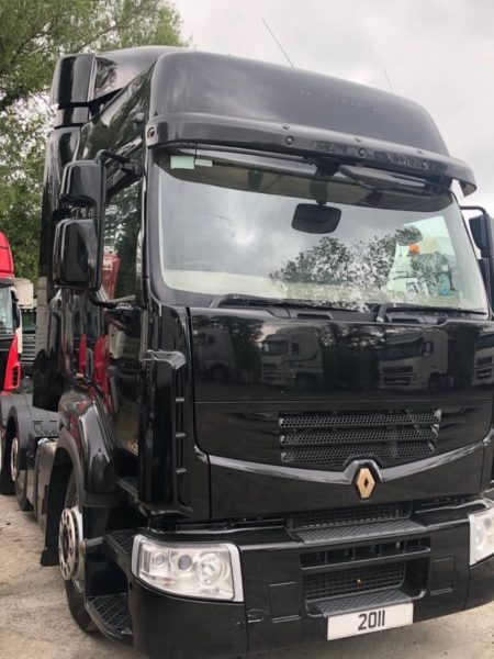 Used 2011 Renault 460dxi Premium Truck for Export to Equatorial Guinea: Reliable & Efficient UK-Sourced Solution for Oil Industry.