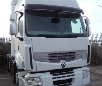 Used 2013 Renault 460 Dxi Premium Truck for Export to Equatorial Guinea: Reliable & Efficient UK-Sourced Solution for Oil Industry.