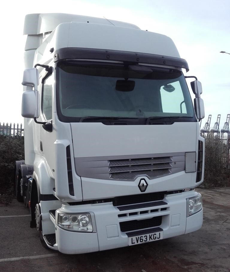 Used 2013 Renault 460 Dxi Premium Truck for Export to Equatorial Guinea: Reliable & Efficient UK-Sourced Solution for Oil Industry.