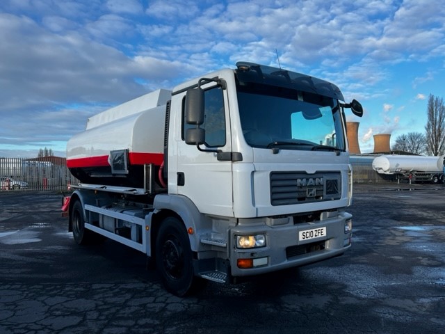 2010 MAN TGM 18.240 fuel tanker for sale, worldwide shipping.