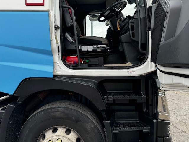 2017 Renault T460 Full ADR PETREG 6x2 | Worldwide Shipping | UK Export to any port in Africa, Asia, or South America by Clugston International