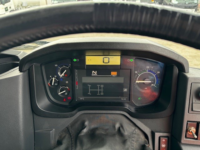 2017 Renault T460 Full ADR PETREG 6x2 | Worldwide Shipping | UK Export to any port in Africa, Asia, or South America by Clugston International