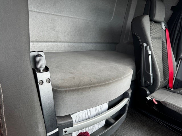 2017 Renault T460 Full ADR PETREG 6x2 | Worldwide Shipping | UK Export to any port in Africa, Asia, or South America by Clugston International