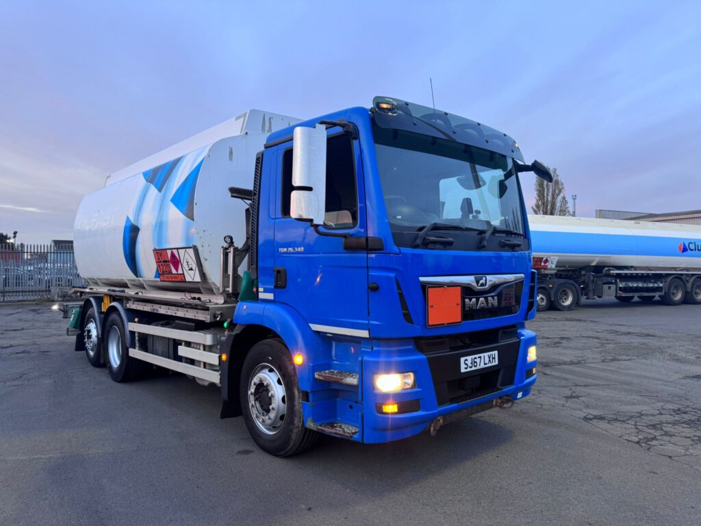 2017 MAN TGM 26.340 Fuel Tanker with 20,000L five-compartment aluminum barrel, Euro 6, 6x2 rear steer configuration, 347,251 km - Used UK Export Truck