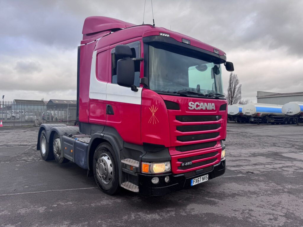 2018 Scania R450 6x2 mid-lift tractor unit, Euro 6 with tipping hydraulics. 2 units available - Call or WhatsApp Paul on: +44 7712 674458 for export pricing. UK stock with worldwide shipping available.