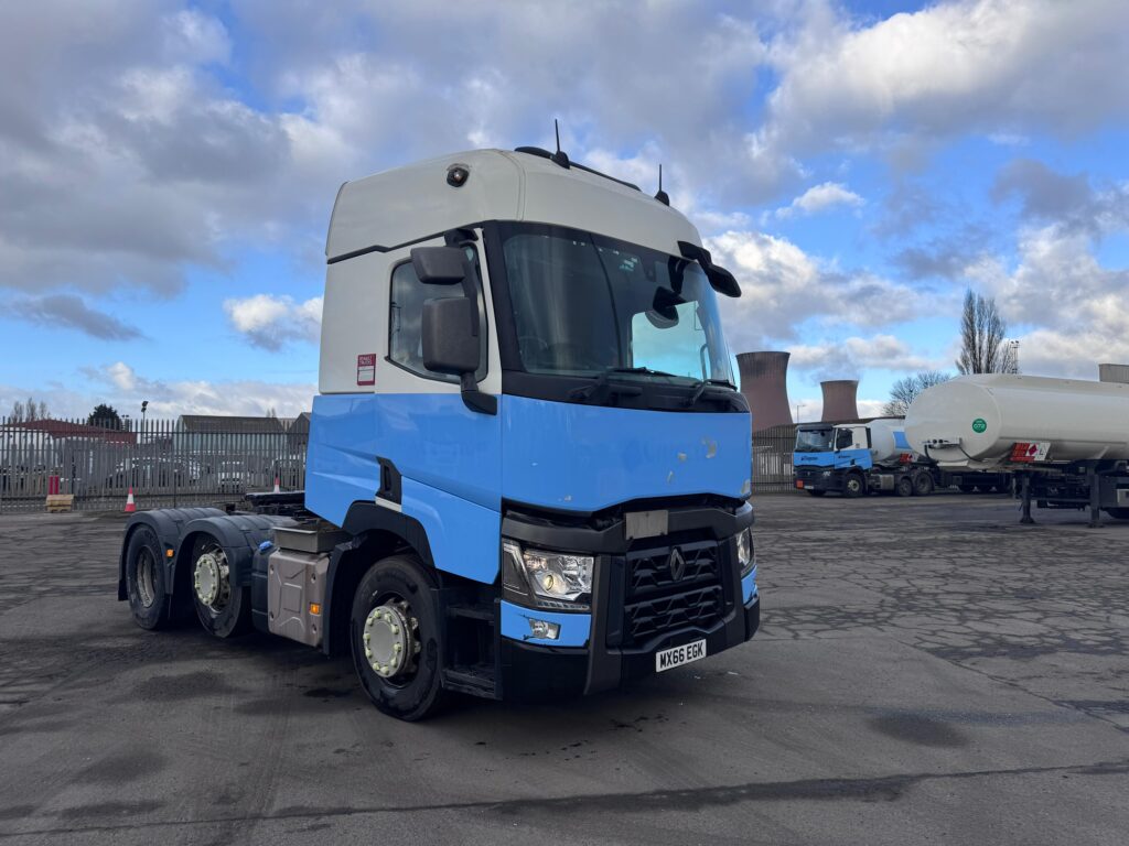 2016 Renault T480 6x2 tractor unit with 635k km. Euro 6, automatic transmission, long MOT. 13L engine, full comfort spec. Available for worldwide shipping from the UK. For further details, call or WhatsApp Paul on +44 7712 674458.