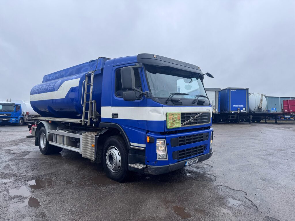 2007 Volvo FM9.340 13,000L Fuel Tanker with 5 compartments, Alpeco metering, 427K km. Worldwide shipping available, call or WhatsApp Paul at +44 7712 674458 for more information.