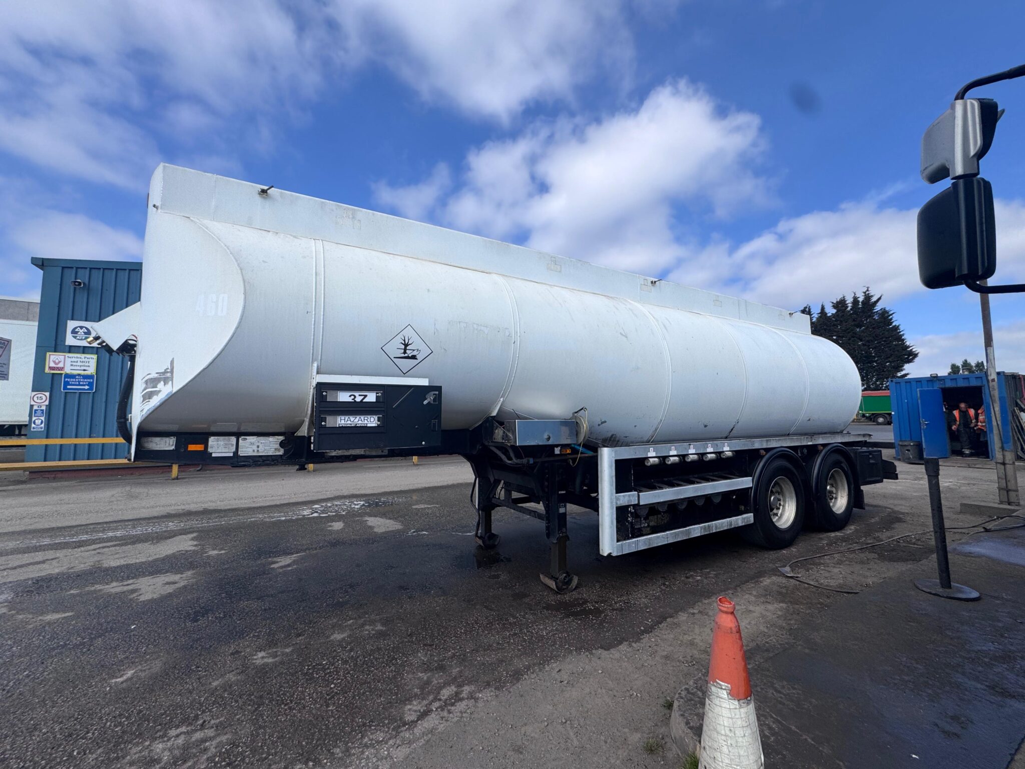 2003 Heil Urban Fuel Tanker: 30,560L aluminum, 5 compartments, tandem axle, ROR brakes. Worldwide shipping available. Call or WhatsApp Paul on: +44 7712 674458