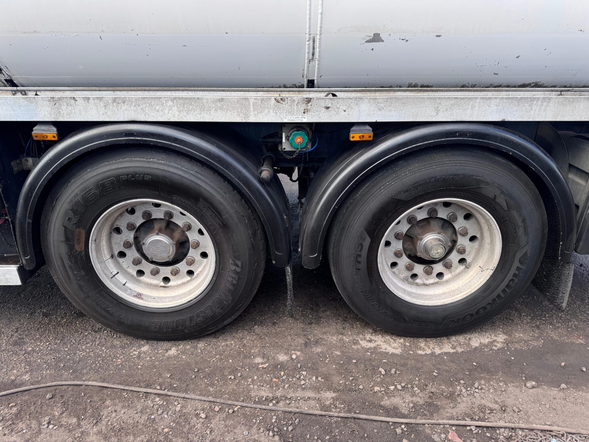 2003 Heil Urban Fuel Tanker: 30,560L aluminum, 5 compartments, tandem axle, ROR brakes. Worldwide shipping available. Call or WhatsApp Paul on: +44 7712 674458