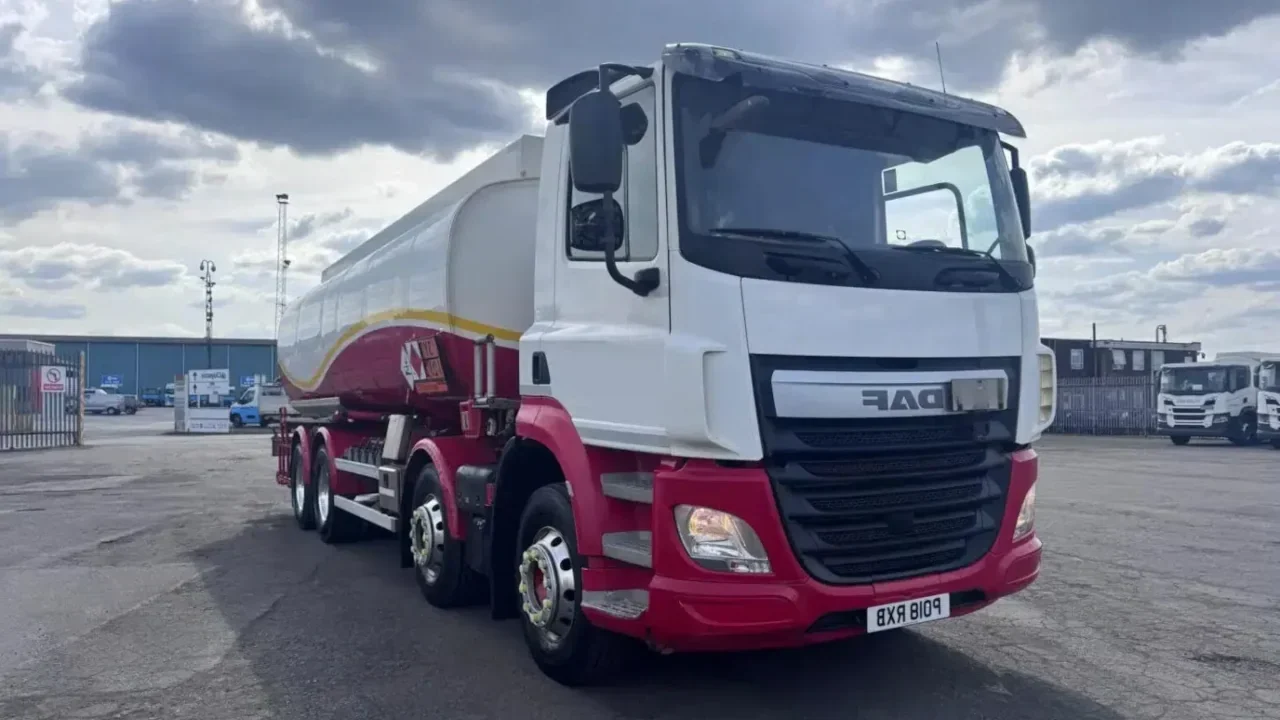 A white and red 2018 DAF CF410 8x4 tanker truck. Click to play a video walkaround of this used DAF truck for sale.