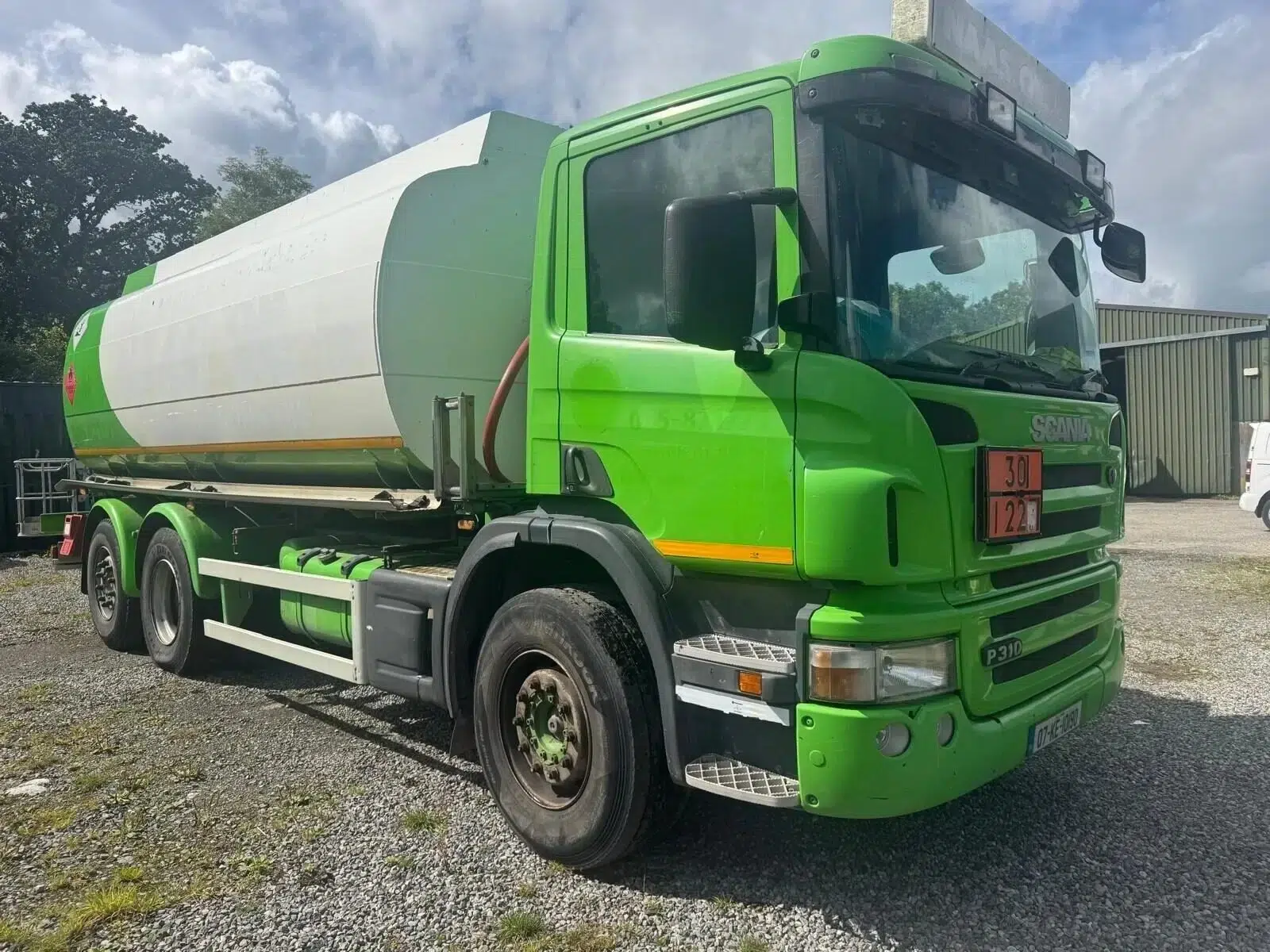 A well-kept 2007 Scania P310 6x2 fuel tanker, for sale in the UK. This model features a 20,000-litre, five-compartment aluminium tank, manual gearbox, and an Alpeco digital metering system.