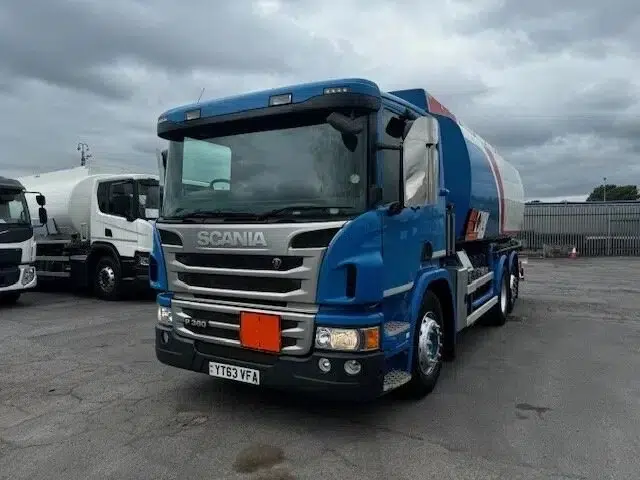 A 2013 Scania P360 6x2 fuel tanker for sale, complete with new MOT and ADR tests. This Euro 5 truck is fitted with a 20,000-litre, 5-compartment tank, manual gearbox, and an Alpeco digital metering system.